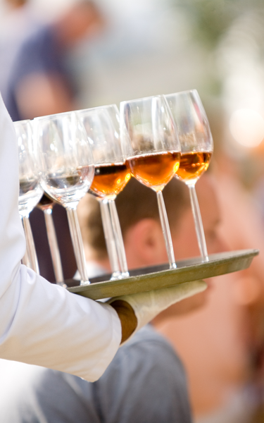 Prueba los vinos de Jerez mientras visitas nuestras bodegas.