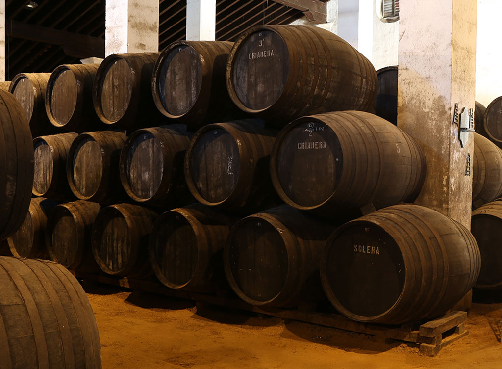 Crianza del vino fino, por el método de Solera y Criaderas en la bodega de la Constancia.