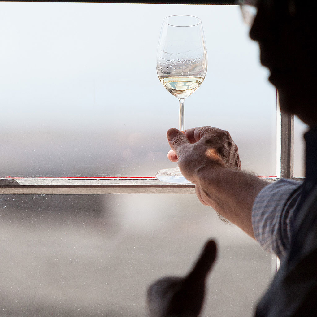 Antonio Flores, Master Blender catando Tío Pepe.